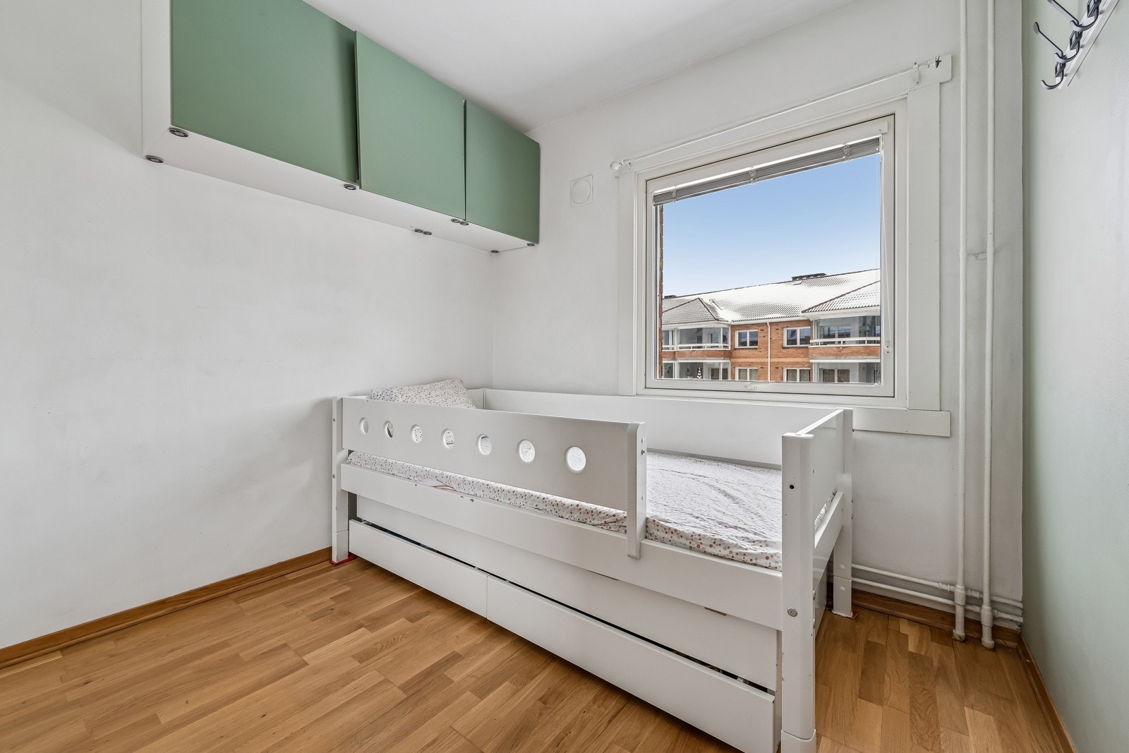 Soverom 2 er også av god størrelse. Nyttes i dag som et flott barnerom. Kan også være hovedsoverom ved behov. Galleribilde