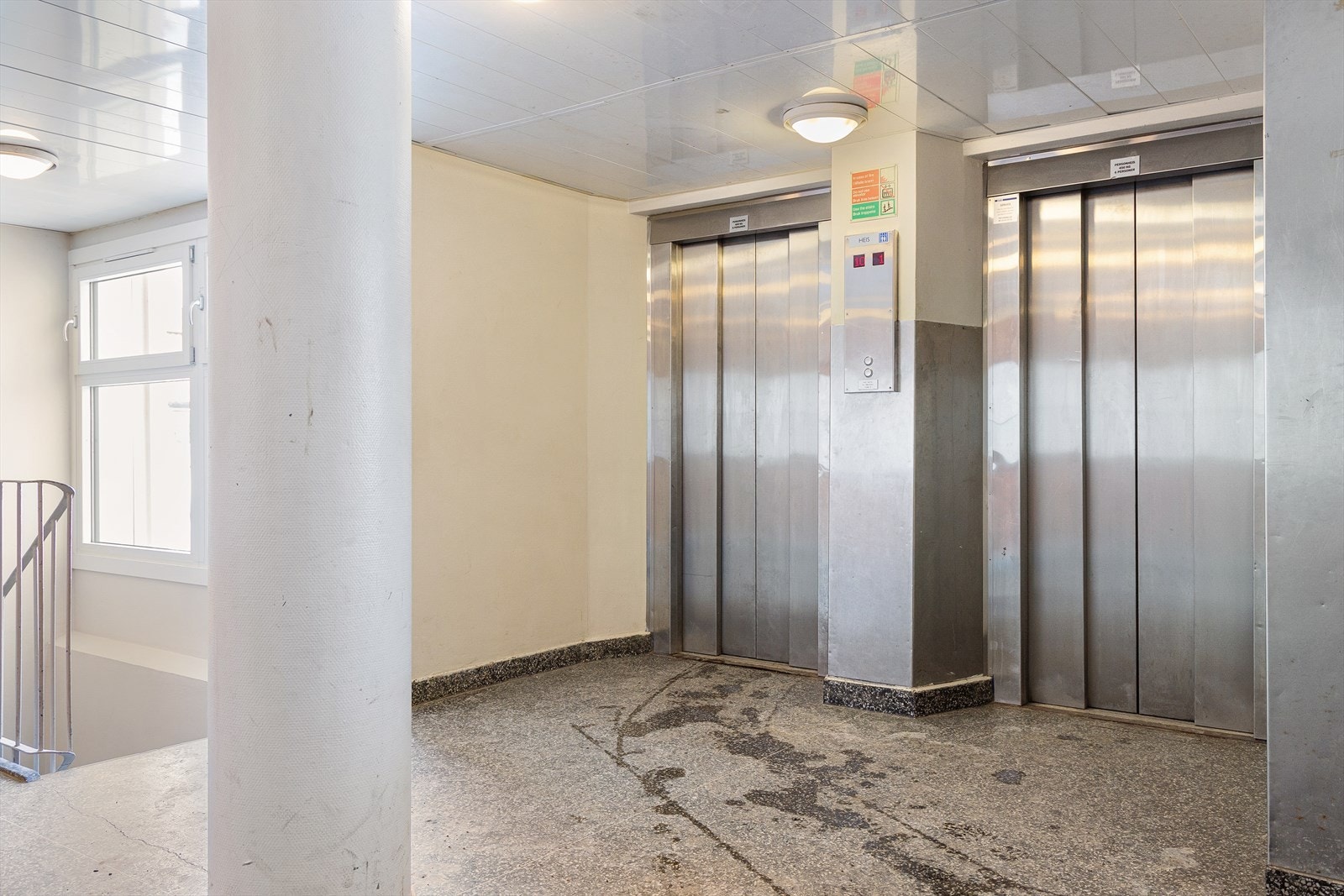 Det er heisadkomst direkte til leilighetens etasje. Galleribilde