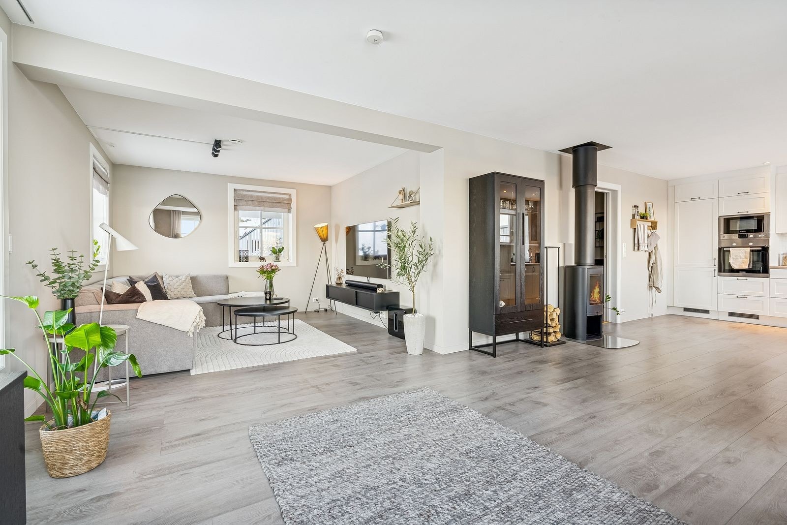 Boligen har balansert ventilasjon, varmepumpe og vedfyring Galleribilde