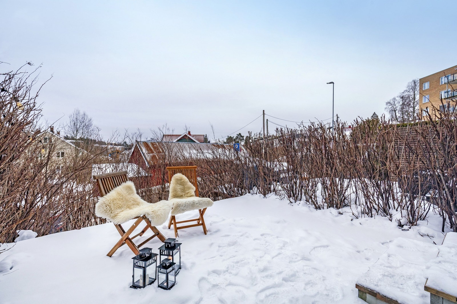 God plass til sittegruppe og grill Galleribilde