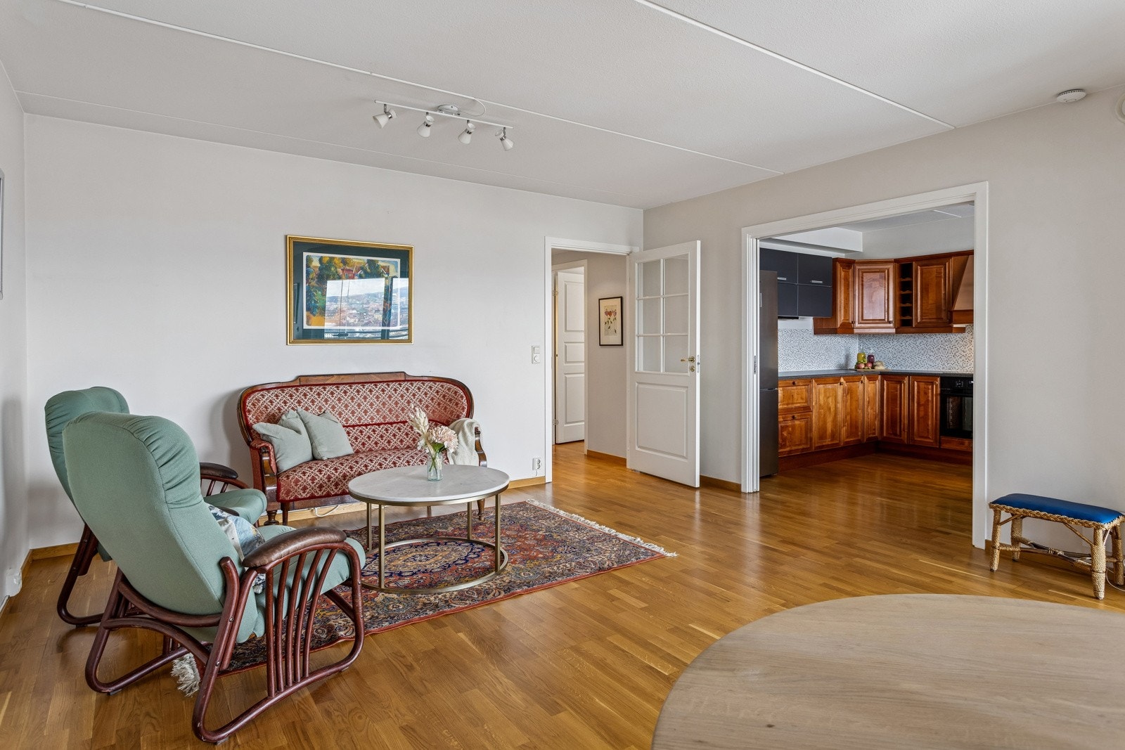 Delvis åpen kjøkken/stueløsning. Galleribilde