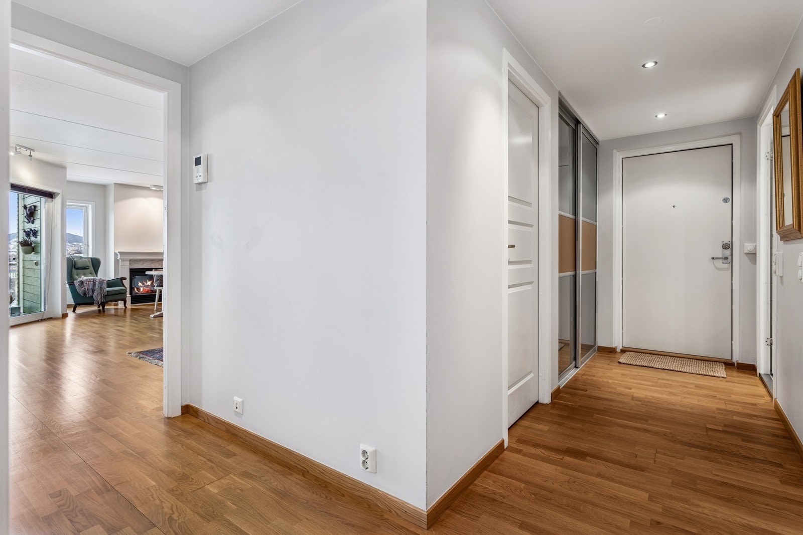 Pen, velholdt og lettstelt leilighet med en god og arealeffektiv planløsning. Galleribilde