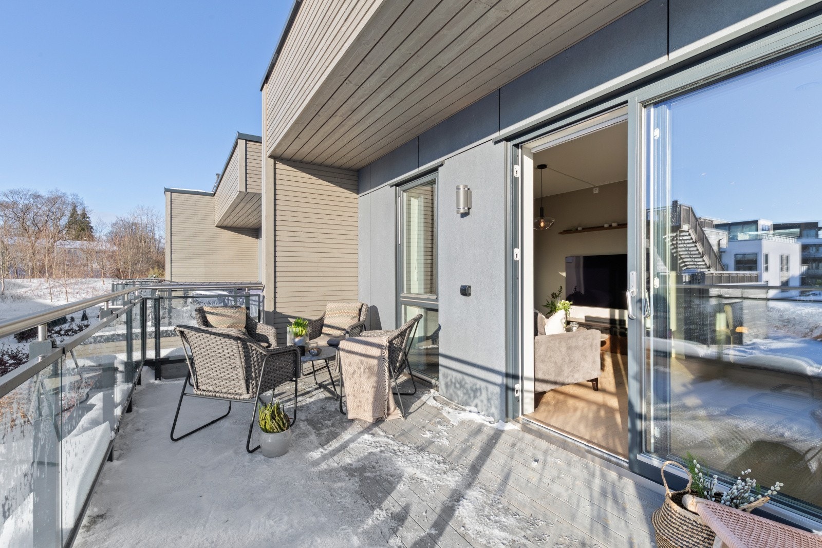 Balkongen er på hele 26 kvm, har gode solforhold og gode møbleringsmuligheter. Galleribilde