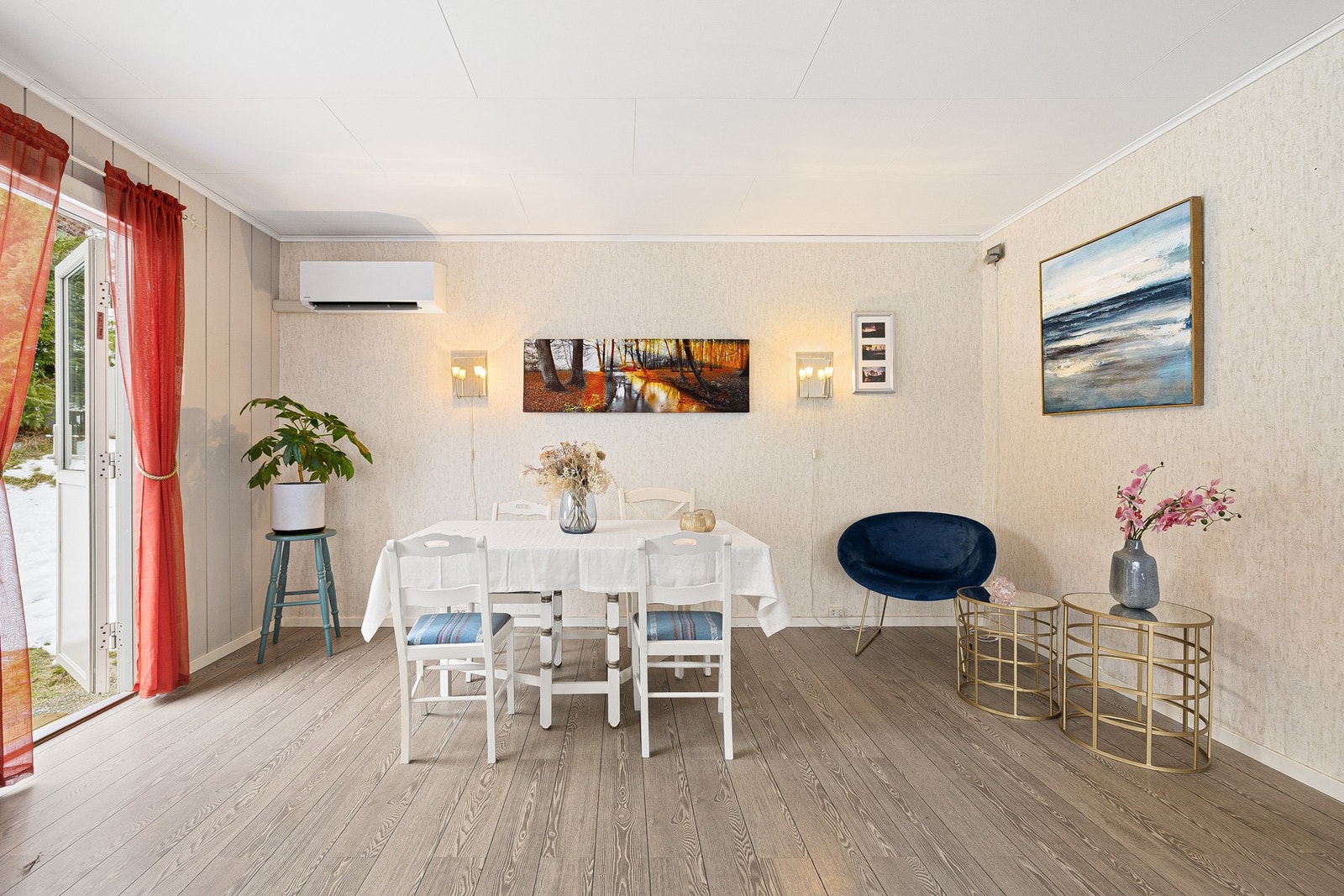 Fra stuen har du utgang til terrasse. Galleribilde