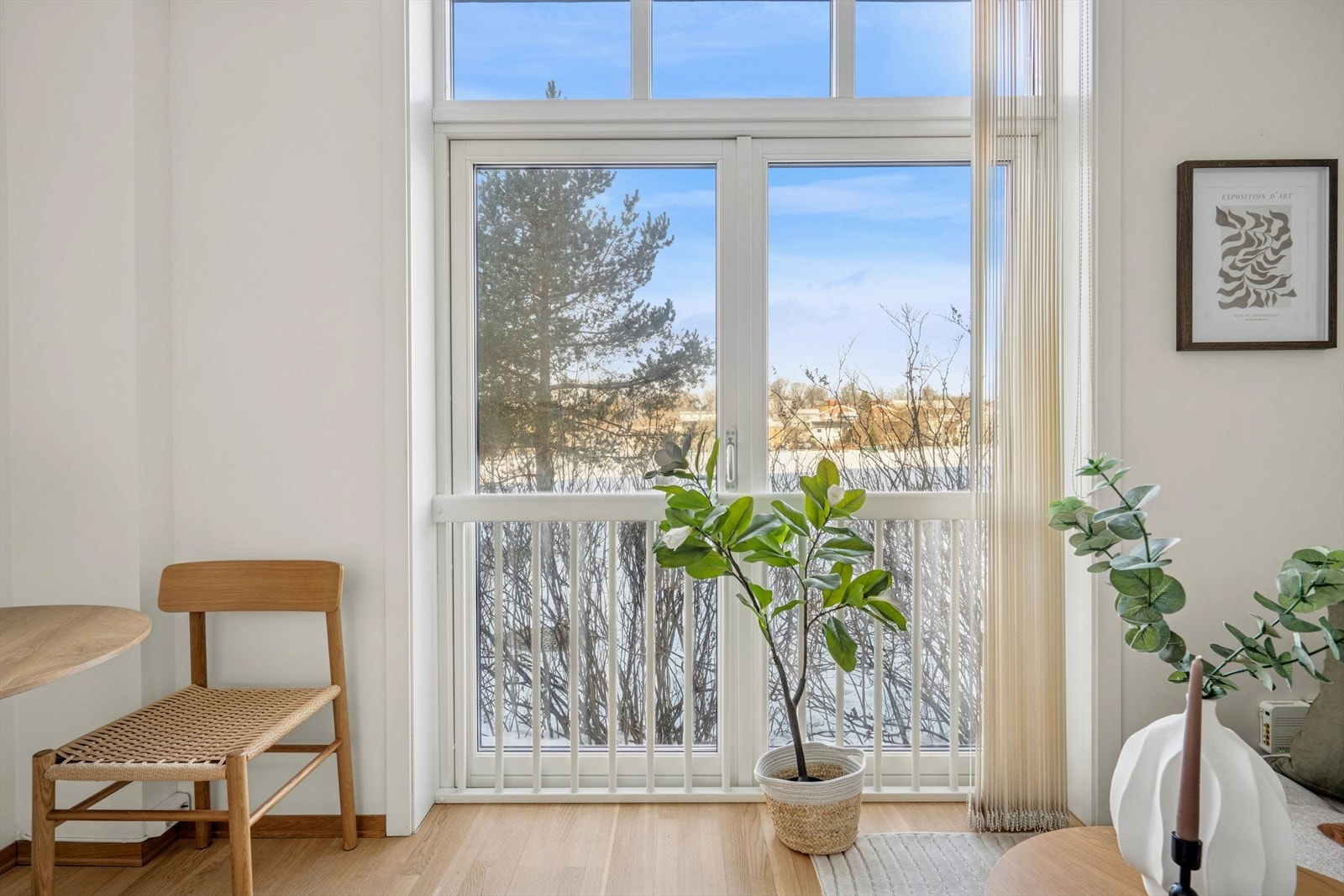 Her bor du lyst og luftig med grønne omgivelser rett utenfor døren. Galleribilde