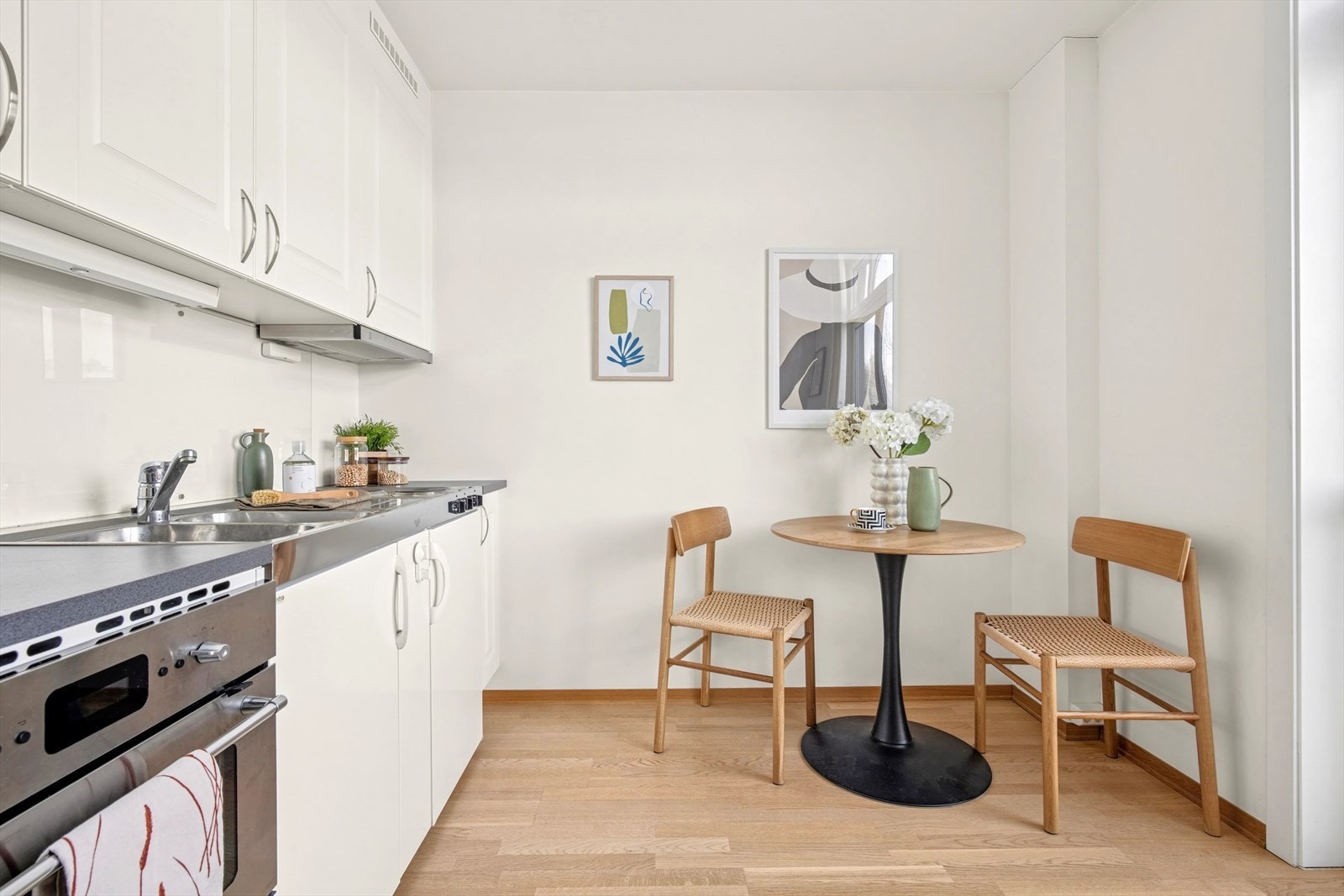 Med god standard fra 2014 fremstår leiligheten som velholdt og innbydende - her er det bare å flytte rett inn og nyte. Galleribilde