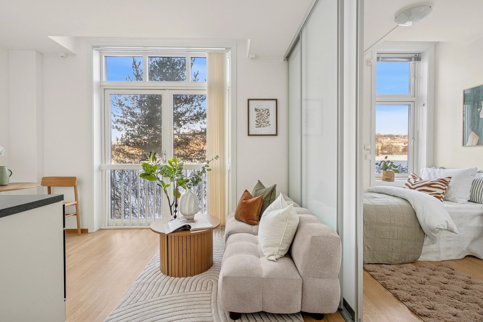 Velkommen til Stavangergata 46 - Dette er en flott og innbydende 2-roms leilighet med fransk balkong som vender ut mot idylliske grøntområder på Voldsløkka. Galleribilde