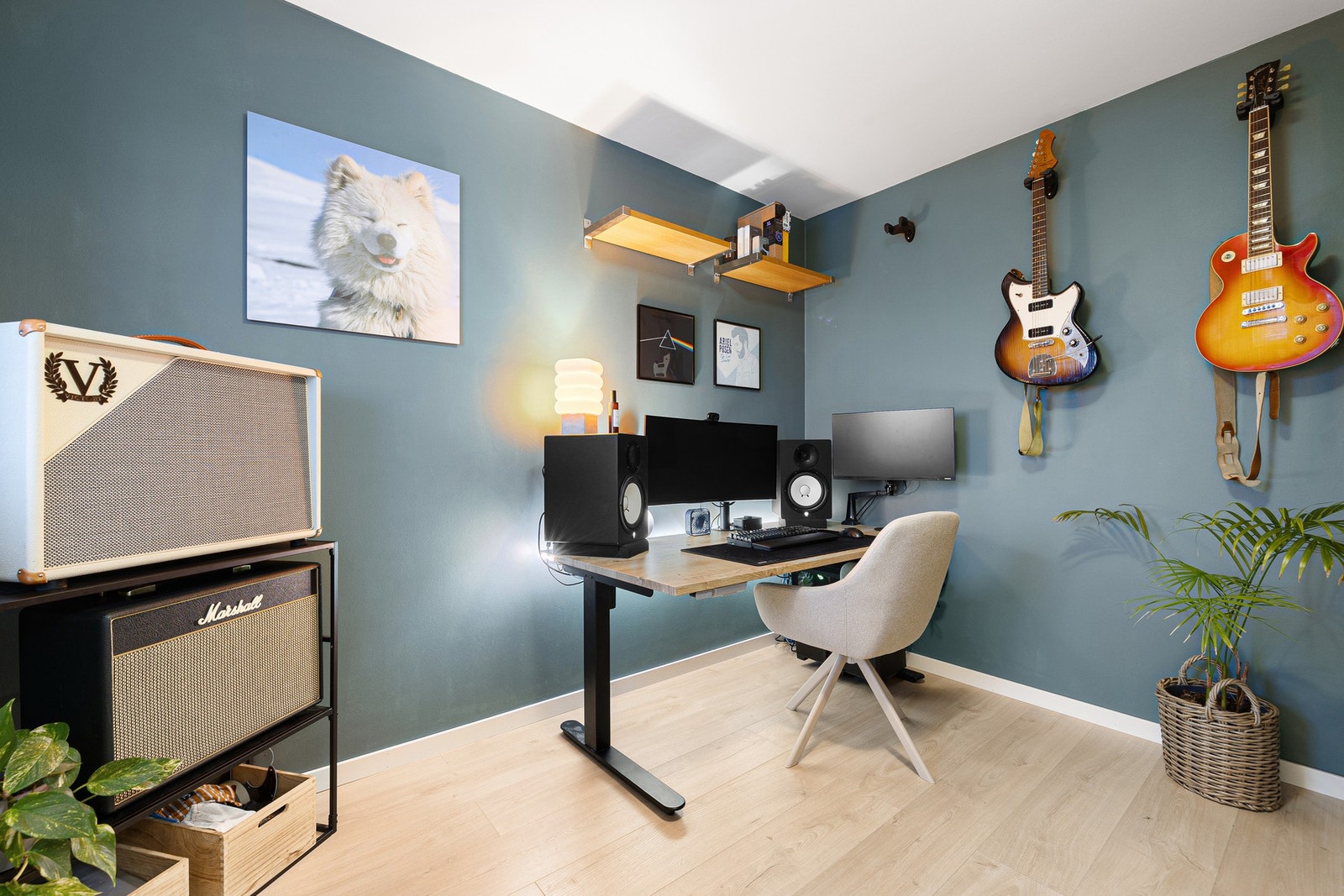 Det andre soverommet er på 6,9 kvm. Også her er det plass til seng av god størrelse og garderobeløsning. Galleribilde