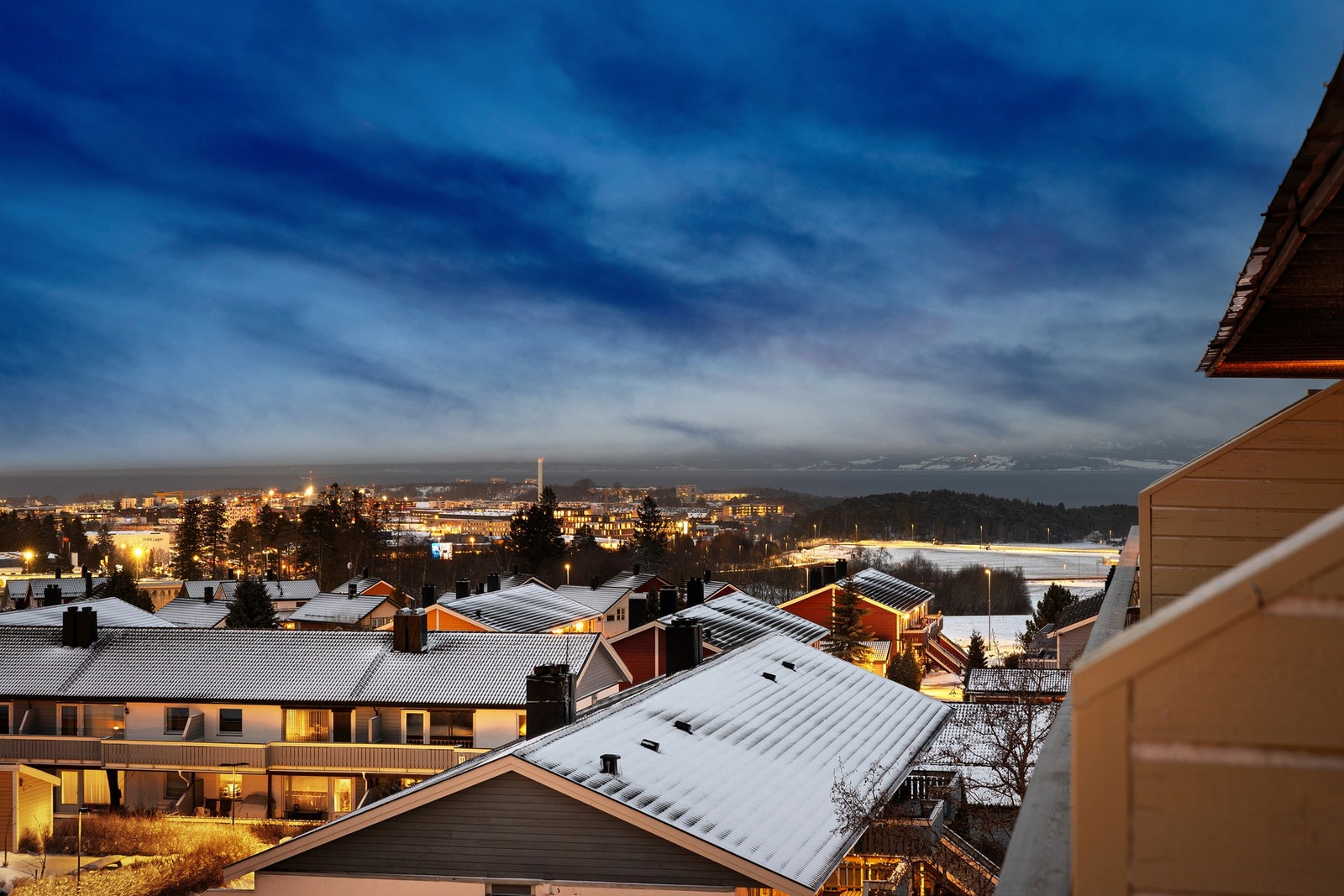 Fra balkongen kan du se mot Trondheimsfjorden. Galleribilde