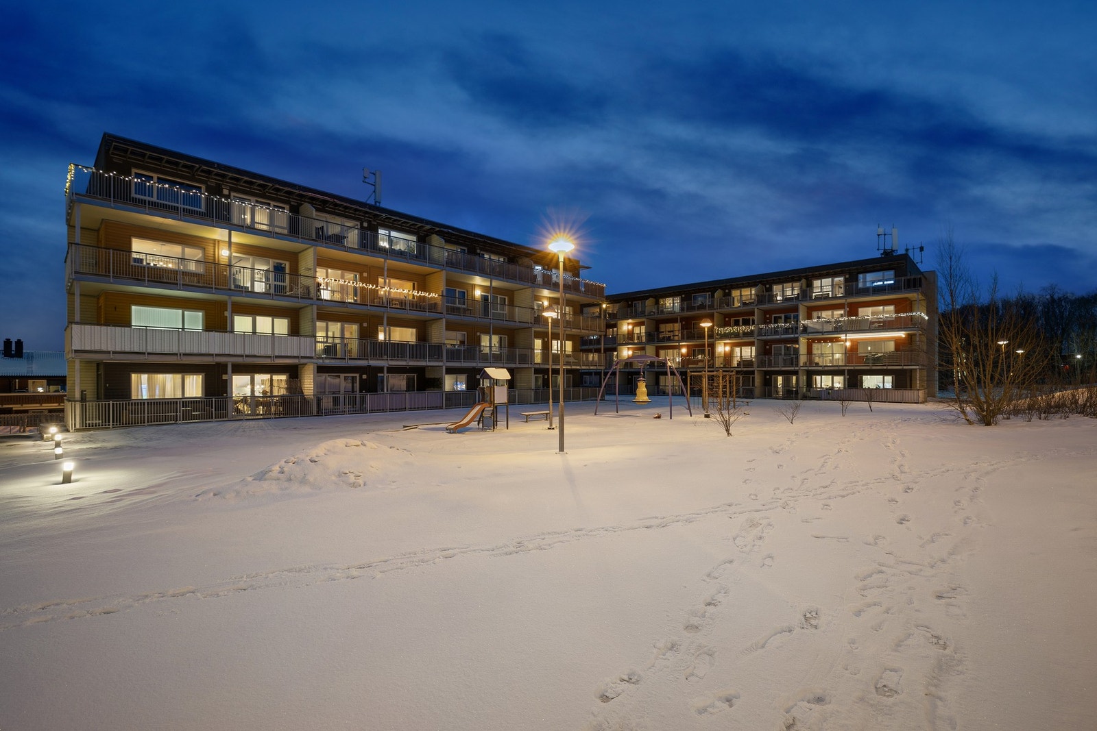 Leiligheten har svært god beliggenhet i byggets 4. og øverste etasje. Galleribilde