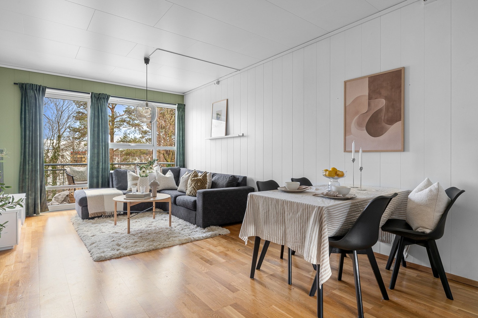 Leiligheten ligger flott til i andre etasje. Galleribilde