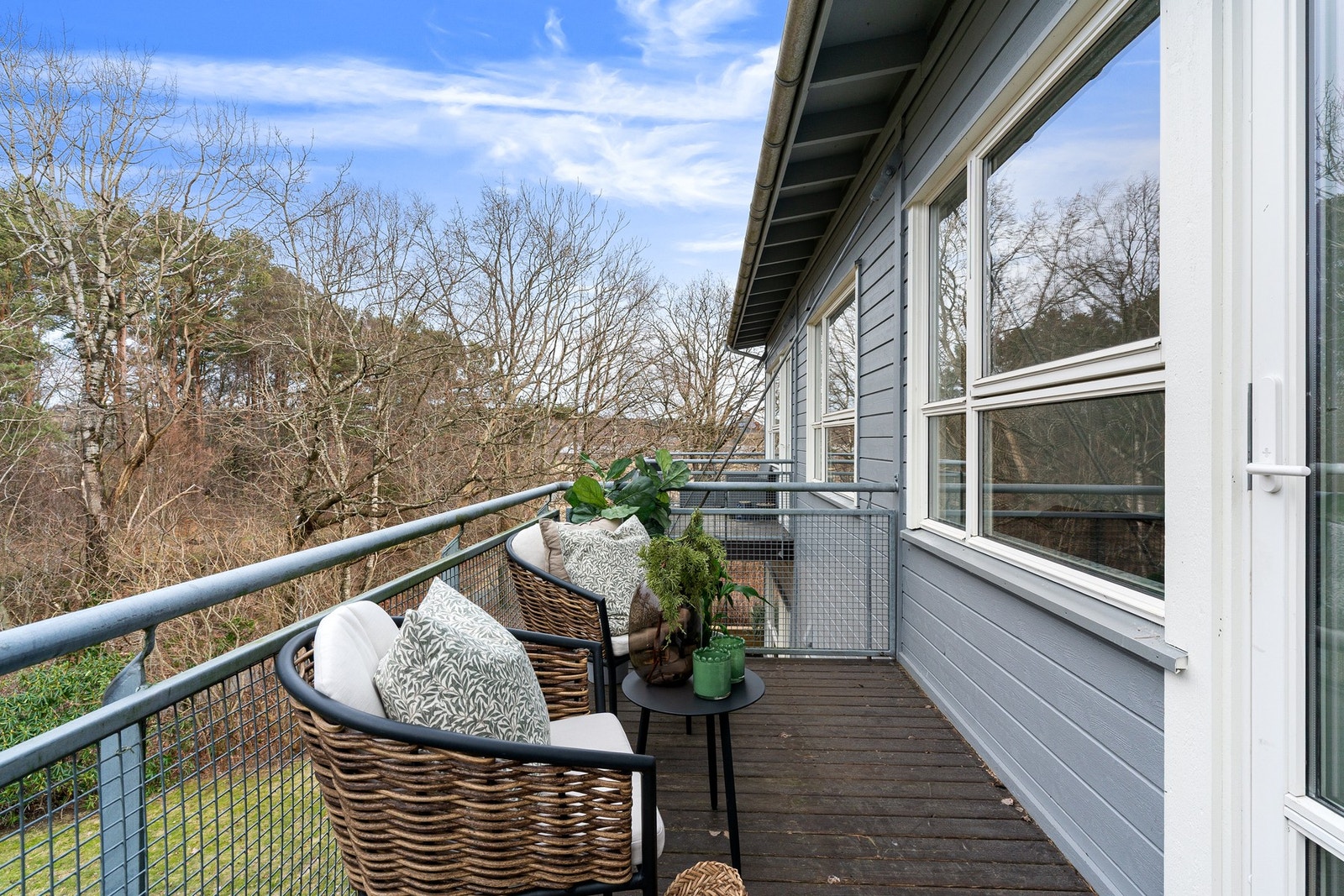 Leiligheten ligger i et etablert, barnevennlig og svært hyggelig boligområde på Kvernaland. Galleribilde