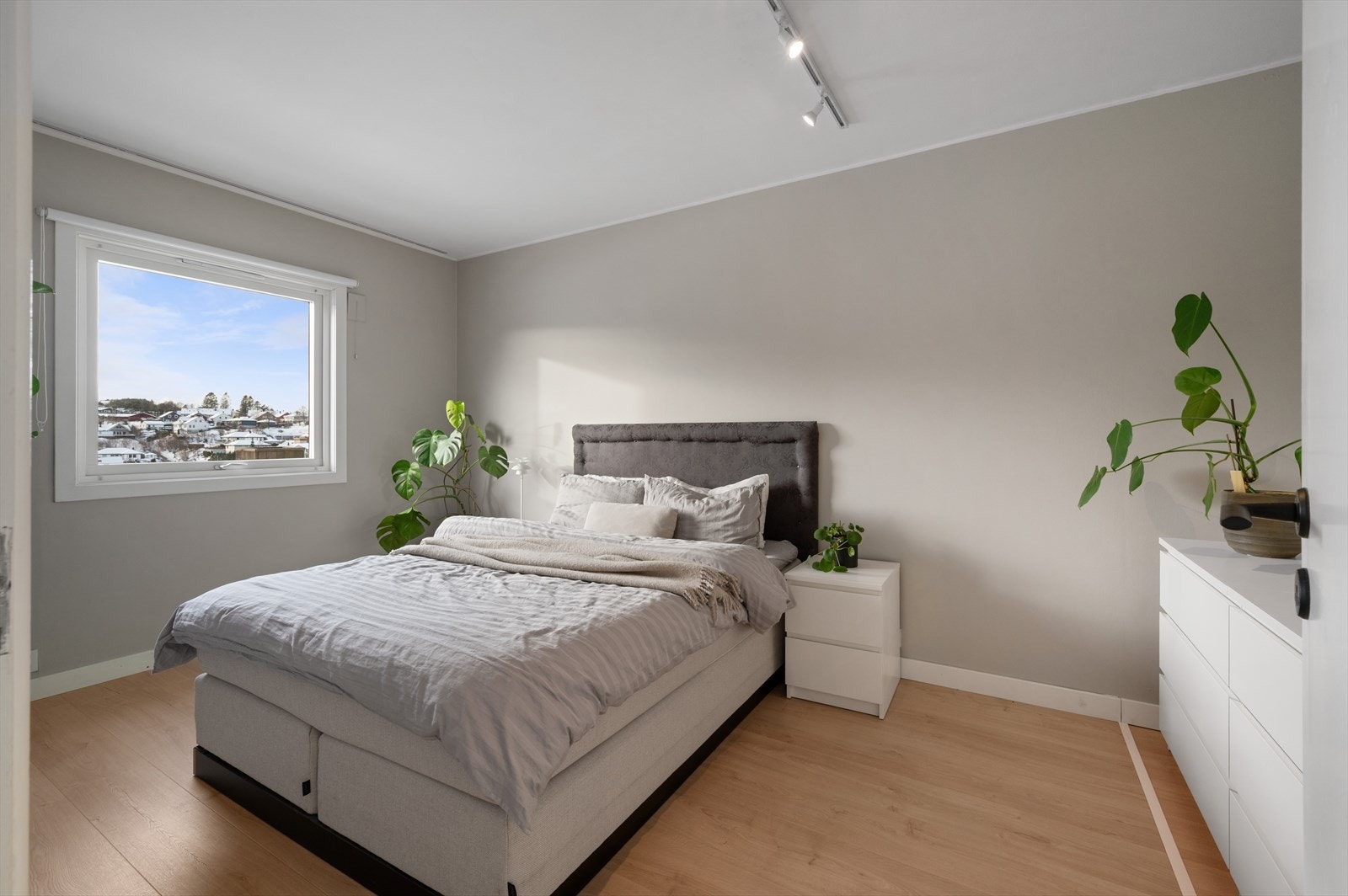 - Soverommet måler 12,9m² - Galleribilde