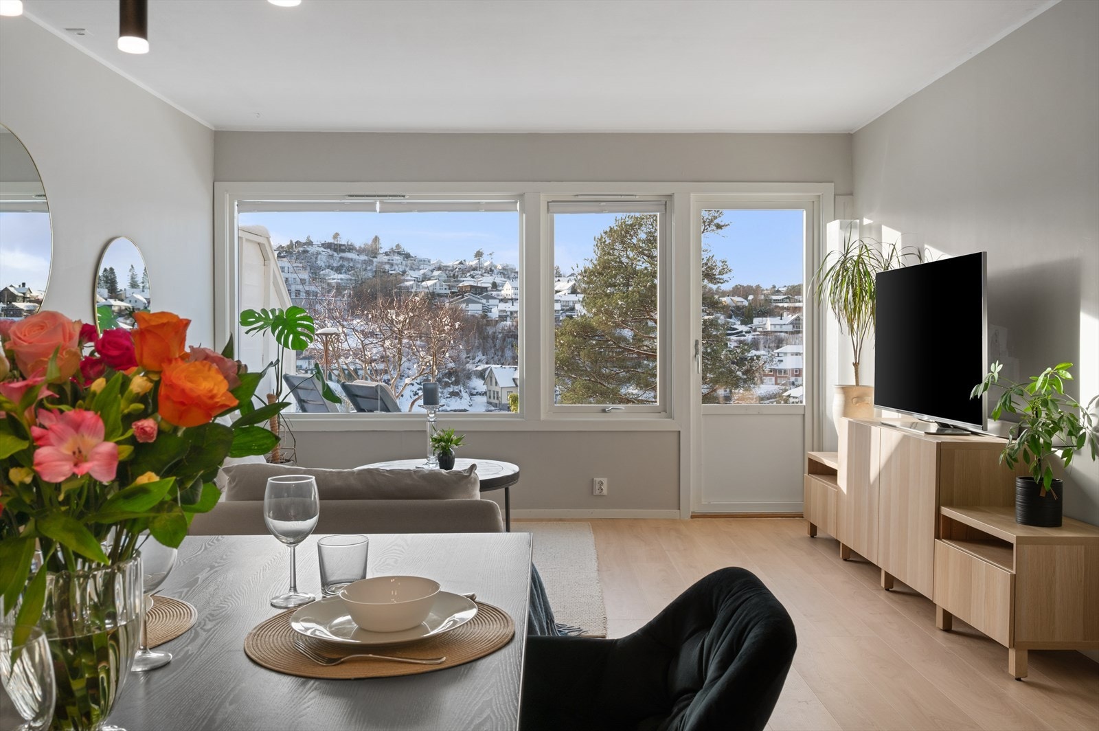 - Det er lagt nytt gulv og utbedret vegger i løpet av de siste årene - Galleribilde