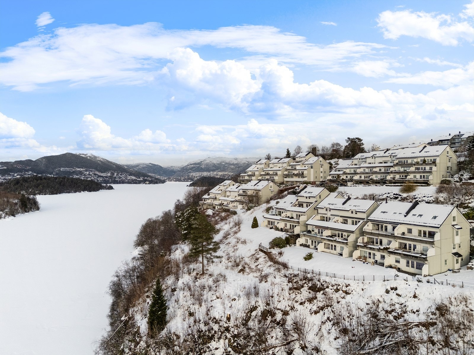 - Nydelig beliggenhet nederst ved Steinsvika - Galleribilde