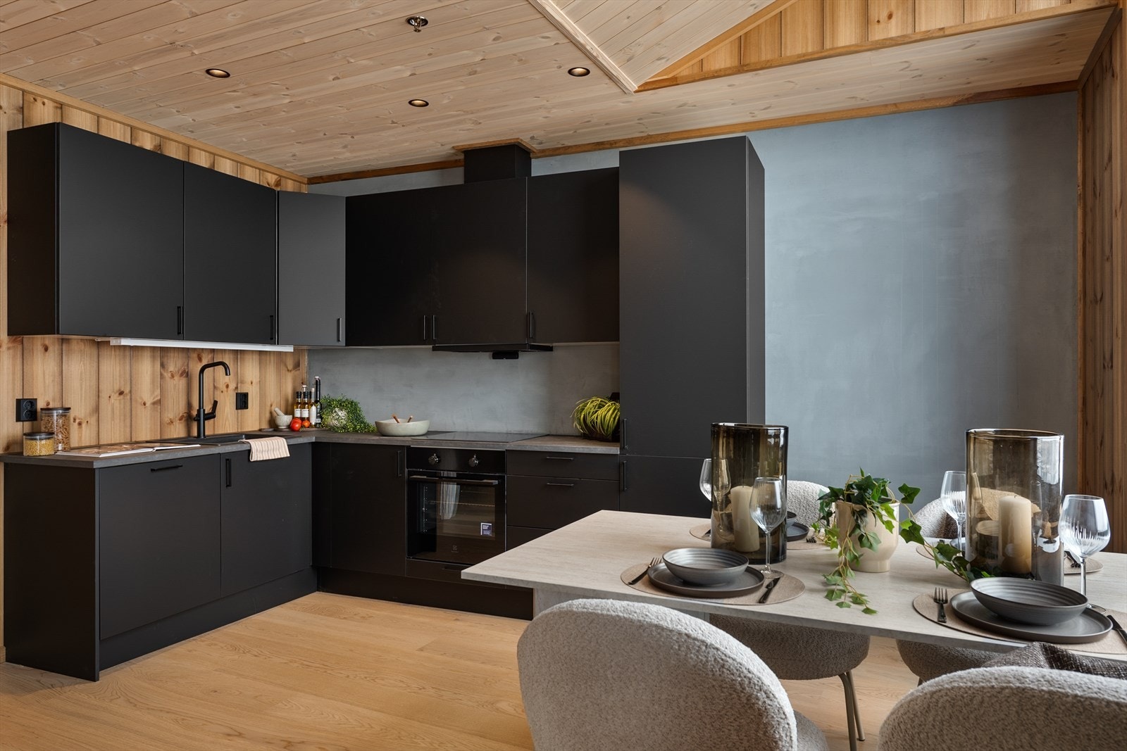 Flott spiseplass med ekstra takhøyde Galleribilde