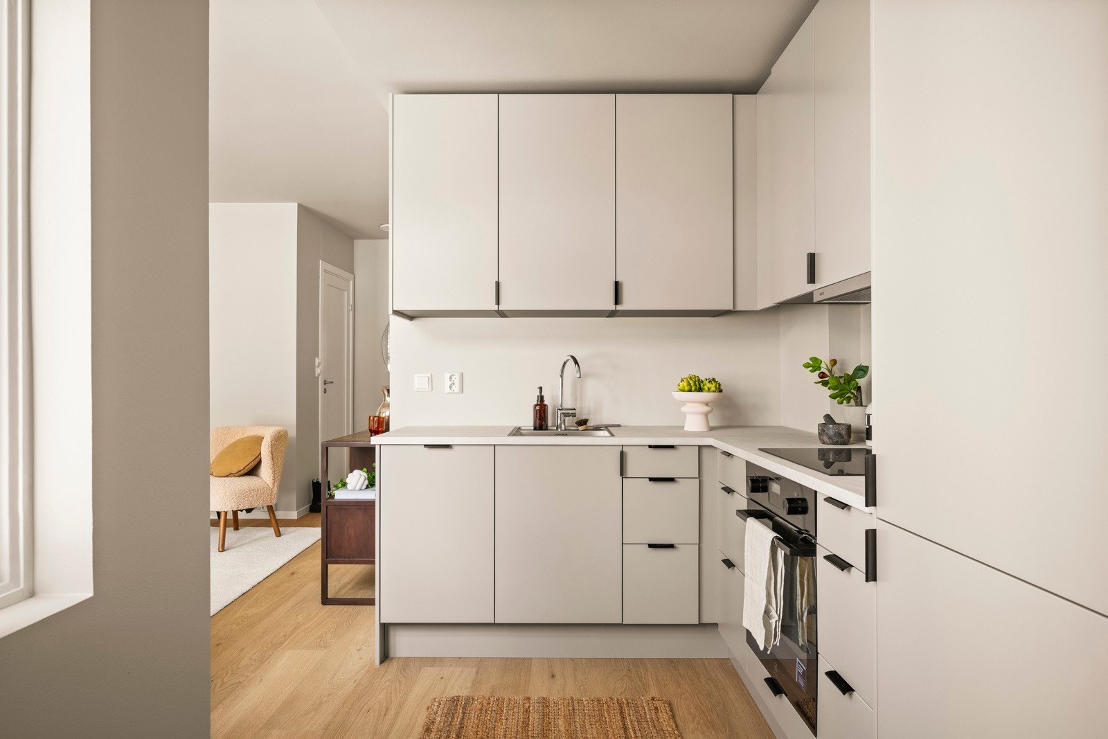 Slette fronter og godt med oppbevaringsplass Galleribilde