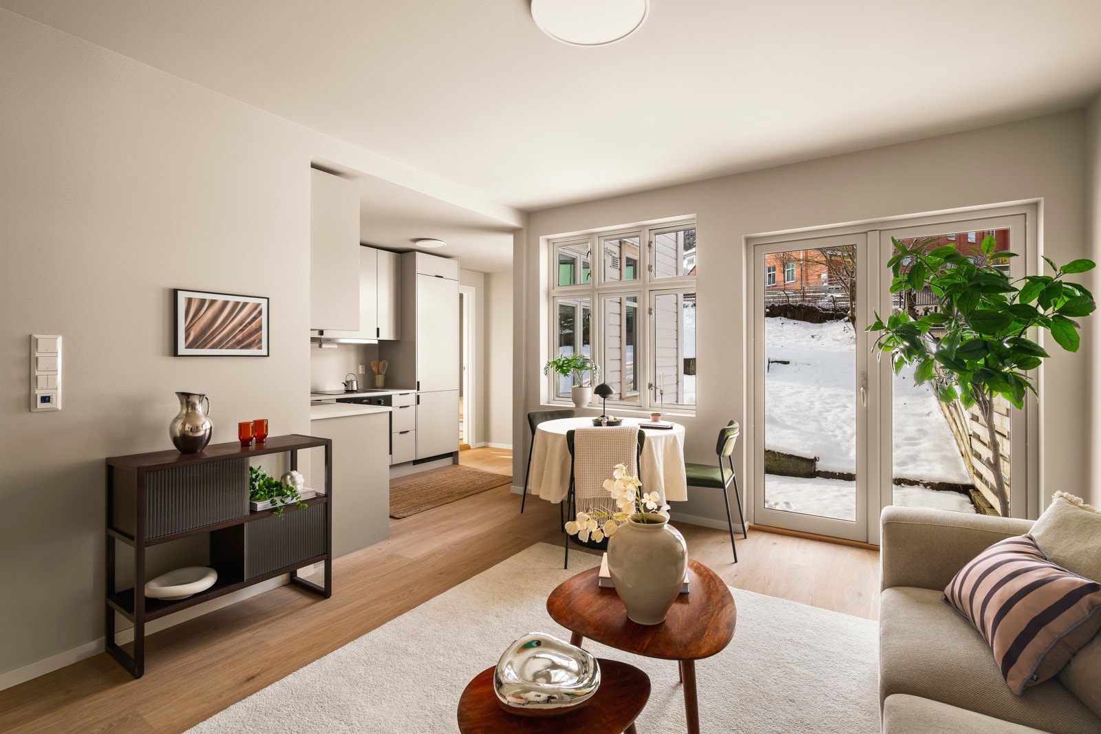 Pen leilighet med god lysinnslipp Galleribilde