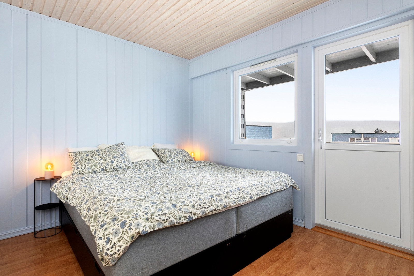 Hovedsoverommet med egen sydvendt veranda på ca 5m² Galleribilde