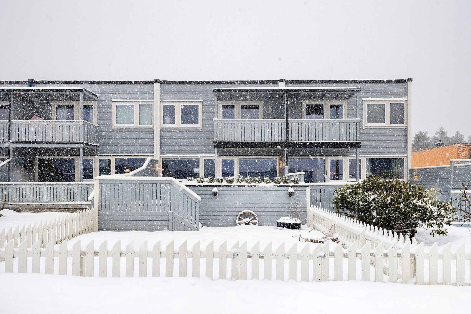 Fra terrassen er det direkte adkomst til inngjerdet hage Galleribilde