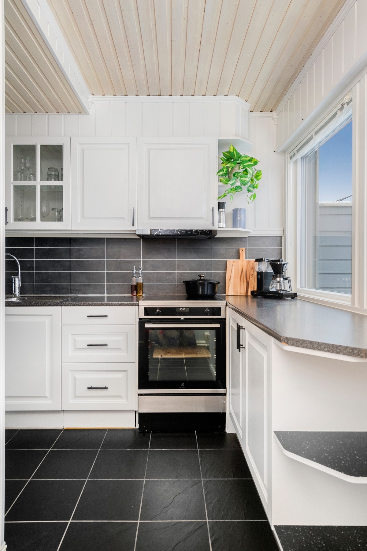 Kjøkkenet er utstyrt med løse hvitevarer Galleribilde