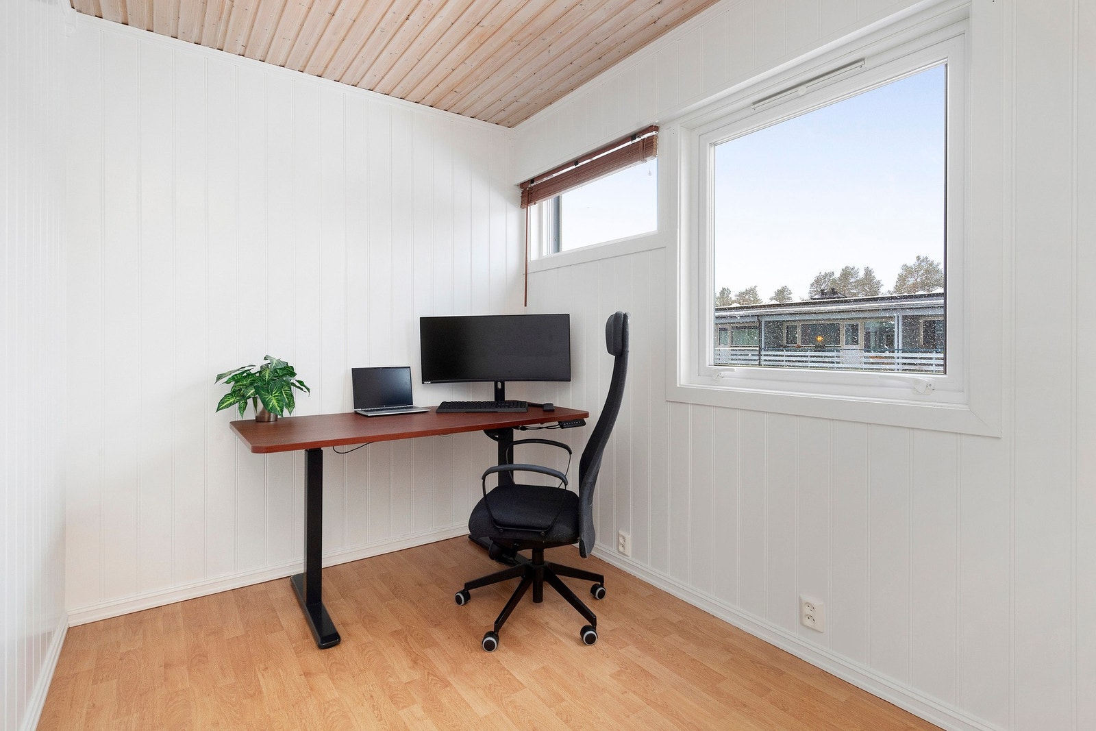 Soverom 3 - Brukes i dag som kontor, men passer også utmerket som gjesterom, hobbyrom eller annet etter behov Galleribilde