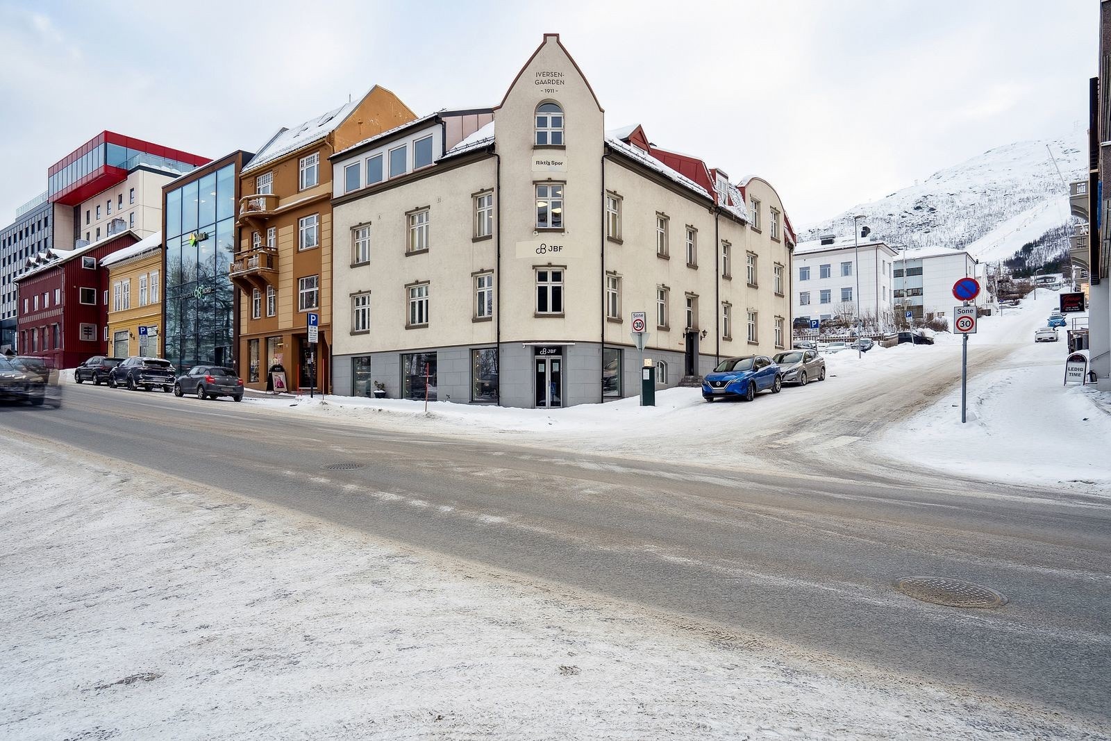 Send info om deg selv og ditt telefonnummer til kontakt@sneutleie.no eller via 'send melding'!