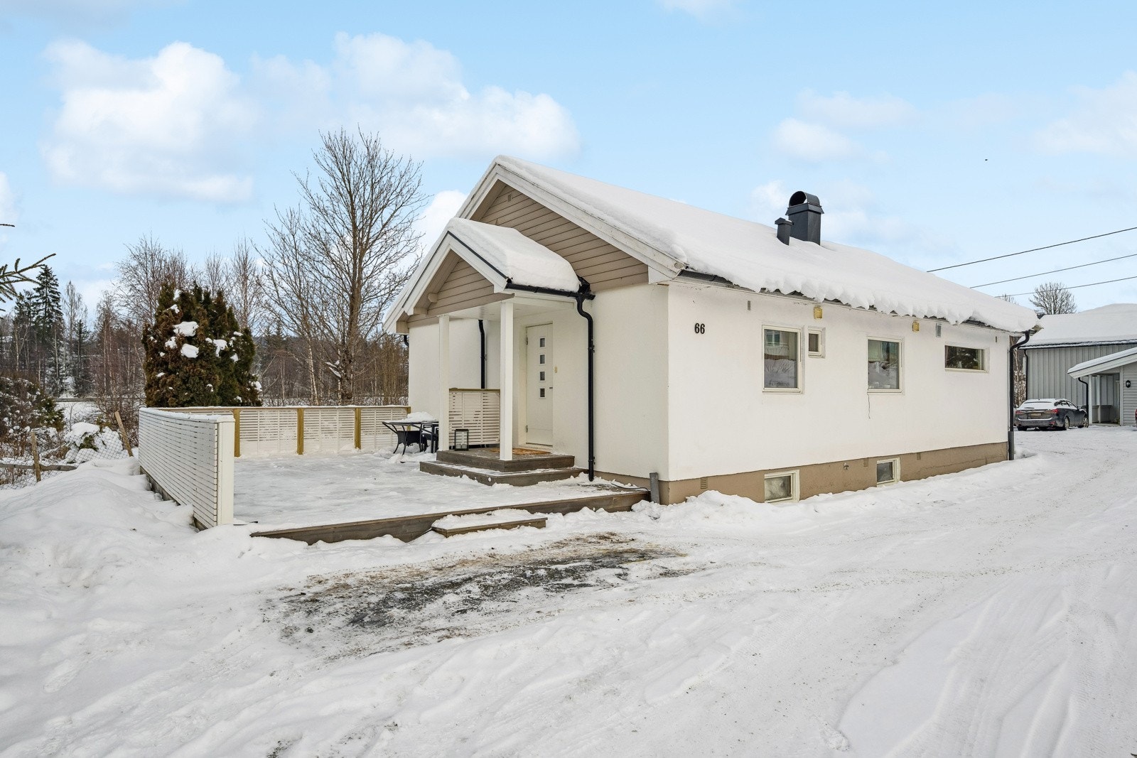 En pen og oppgradert enebolig med romslig tomt på Veme. Galleribilde