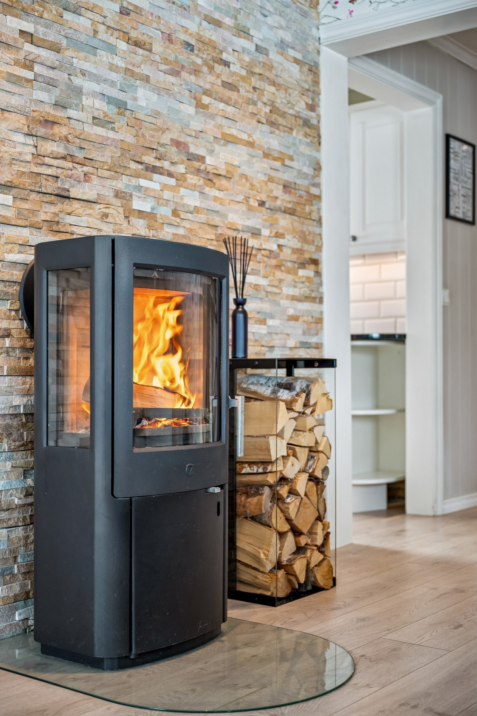 Peisovn som varmer godt på de kaldeste dagene. Galleribilde