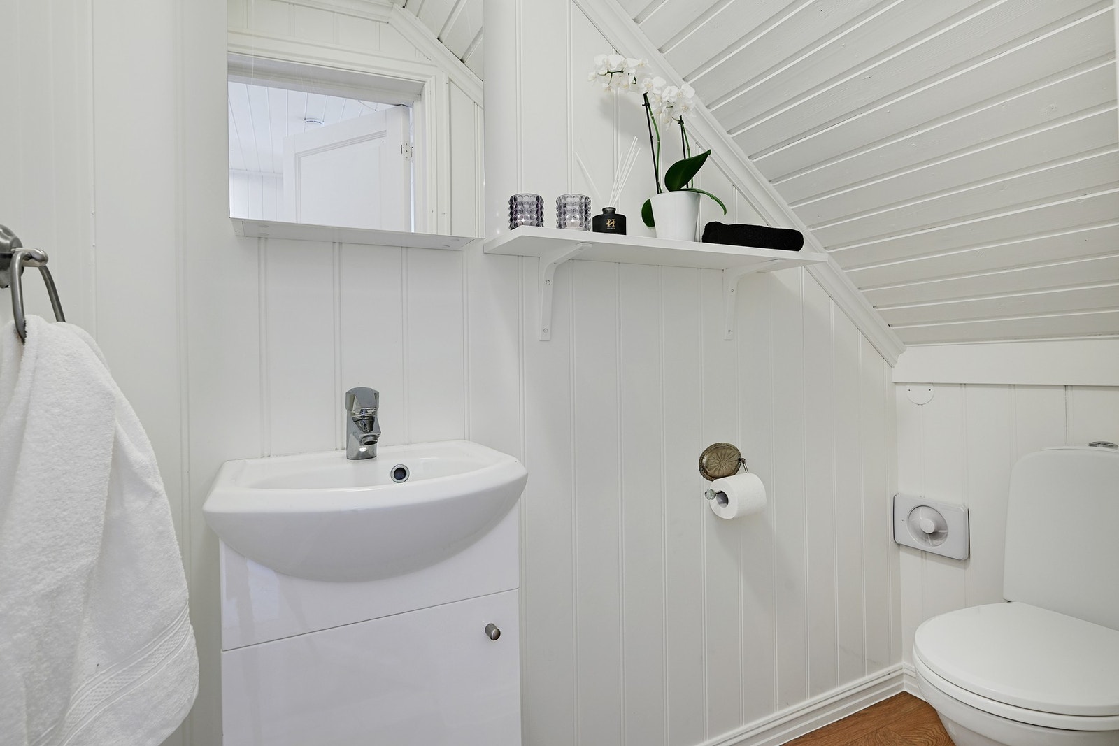 Praktisk med toalettrom i boligens 2. etasje Galleribilde