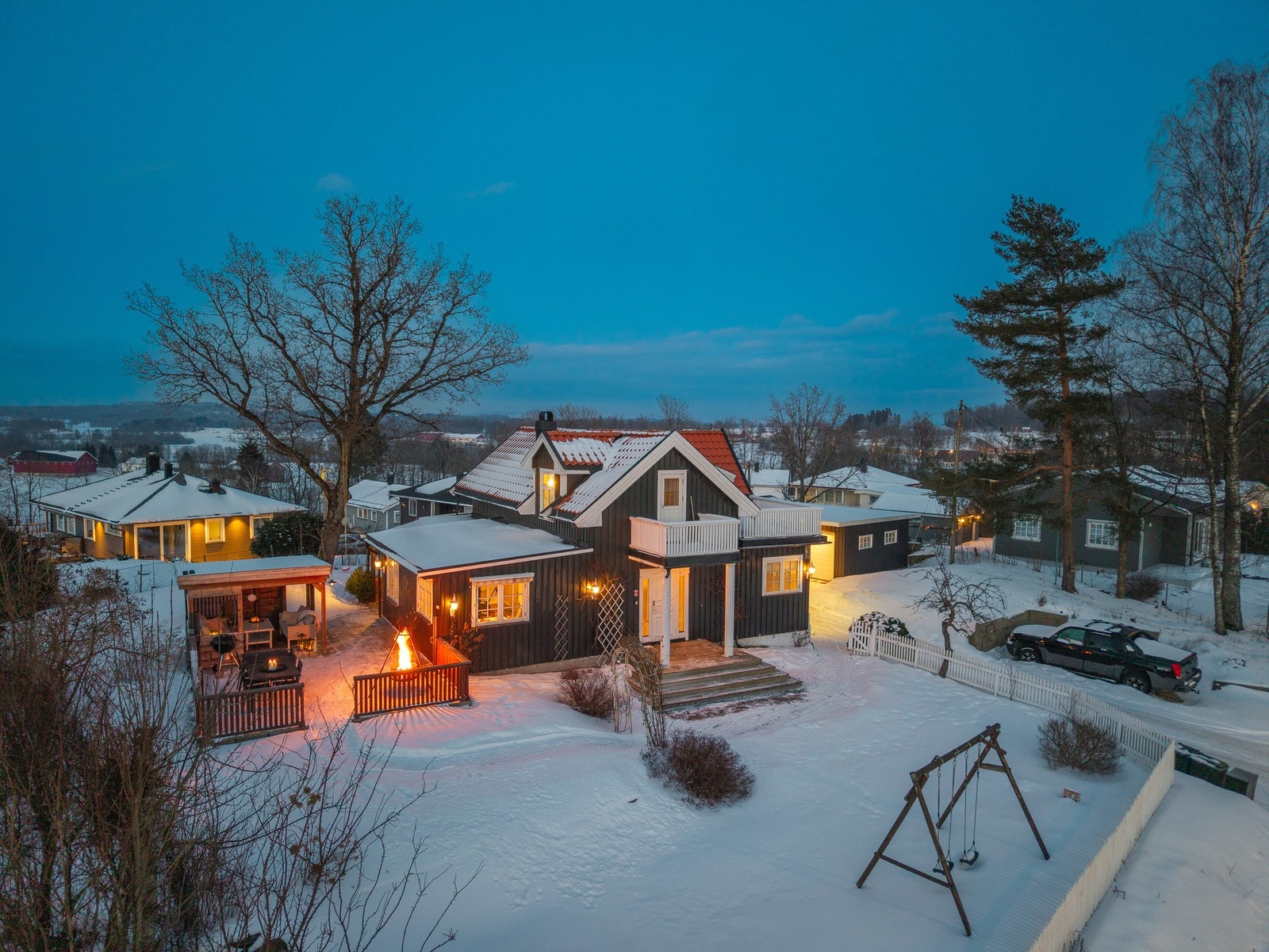 Velkommen til Adalsveien 2A presentert av Benedikte Skogsholm i Privatmegleren - Horten. Foto Kristian T. Bollæren Galleribilde