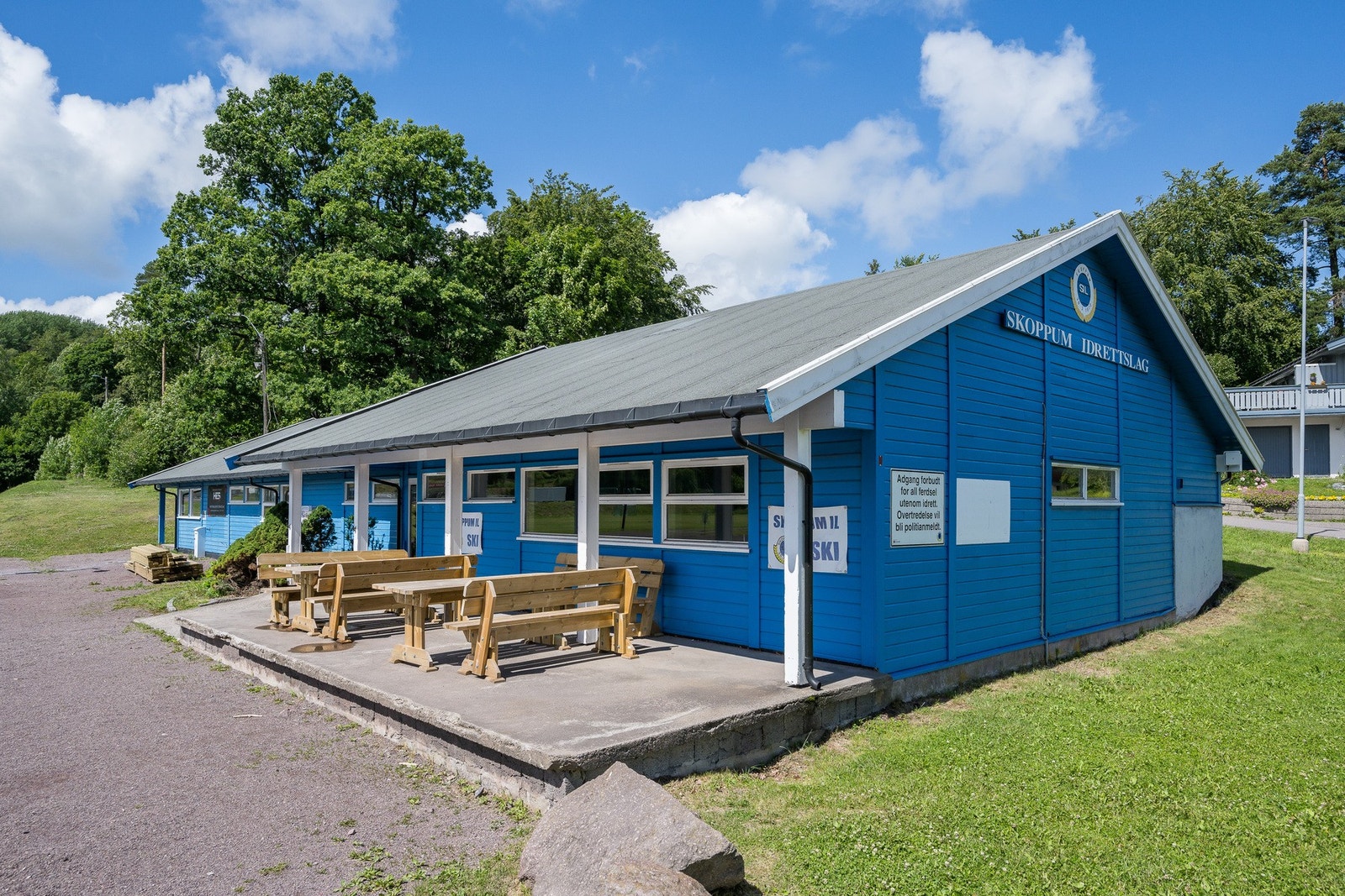 Det er få minutters gange til Skoppum Idrettslag Galleribilde