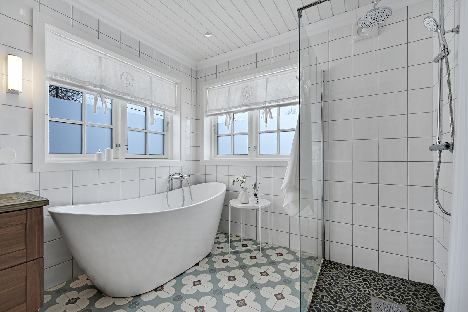 Pent flislagt bad med varmekabler Galleribilde