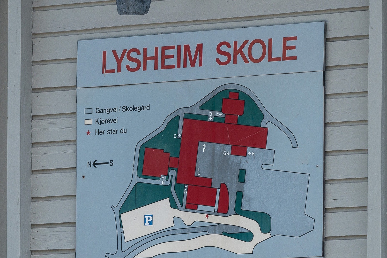 Kun to minutters gange fra boligen ligger populære Lysheim barneskole Galleribilde