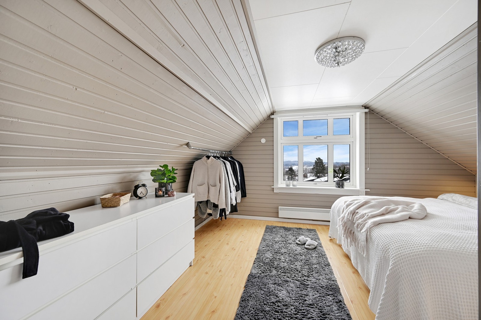 Stort hovedsoverom med flott utsyn. Galleribilde