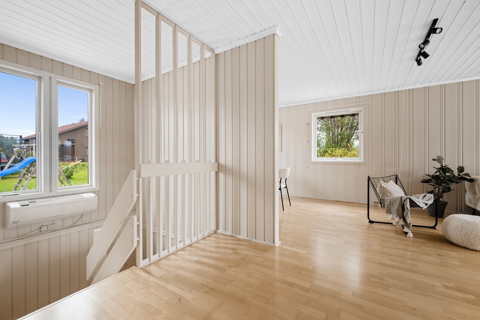 Trapp fra stue 1.etg. ned til u.etg. Galleribilde