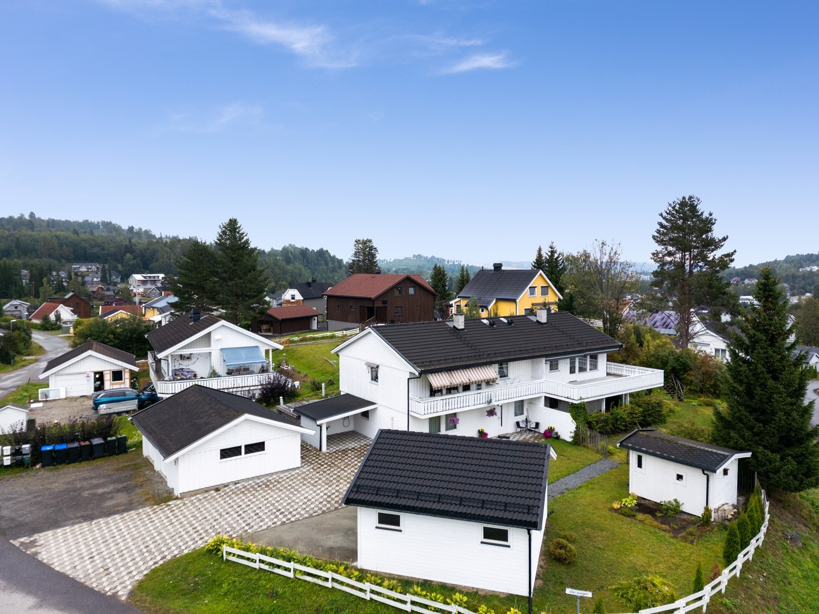 Vi har for salg en stor leilighet i bolig med totalt 3 boenheter i Dårravegen 20 Galleribilde