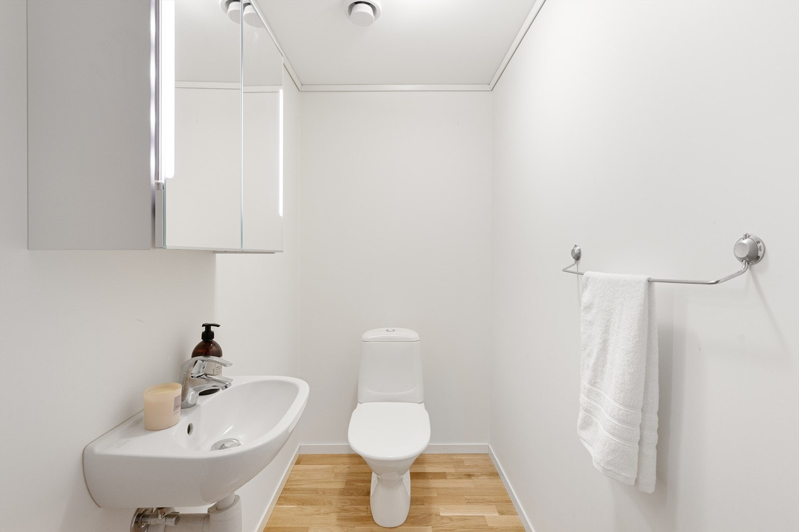 Toalettrom. Galleribilde