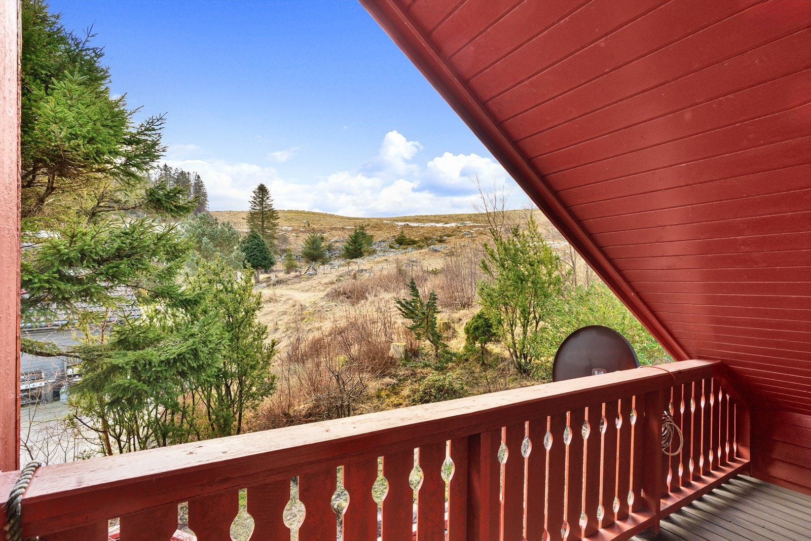 Dør ut til veranda fra soverommet. Galleribilde