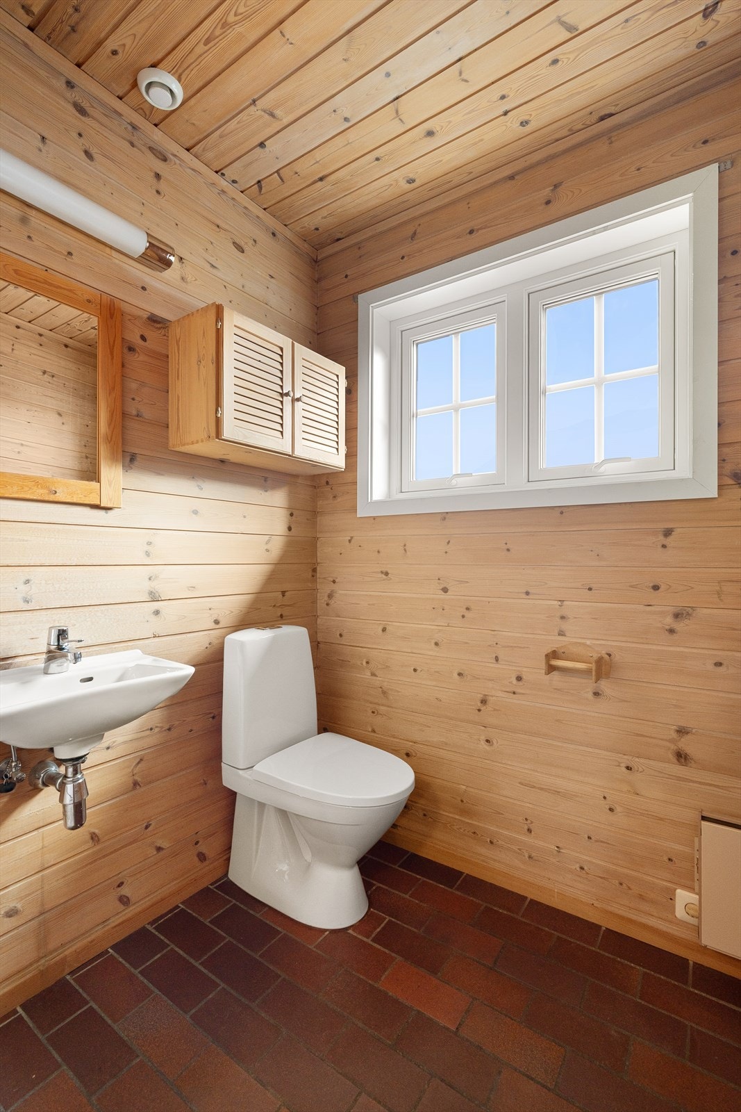 Toalettrom i hovedetasjen. Galleribilde