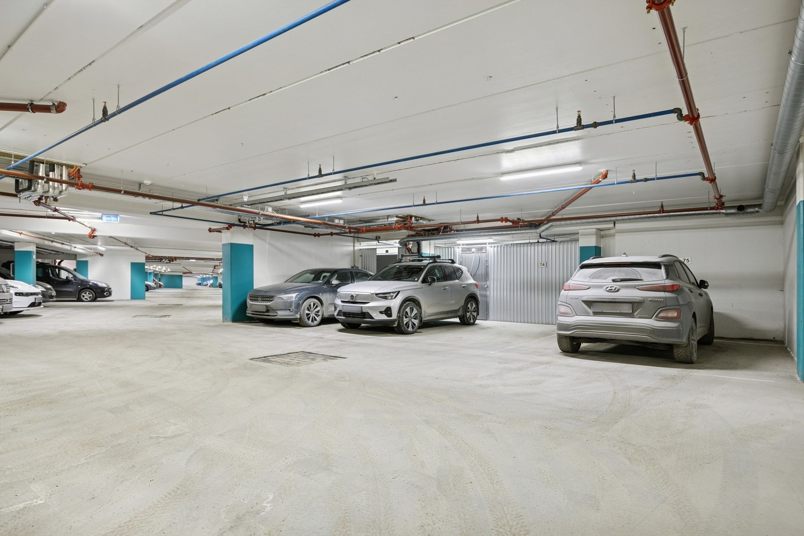 Parkering i kjeller- boden er også tilknyttet kjeller Galleribilde