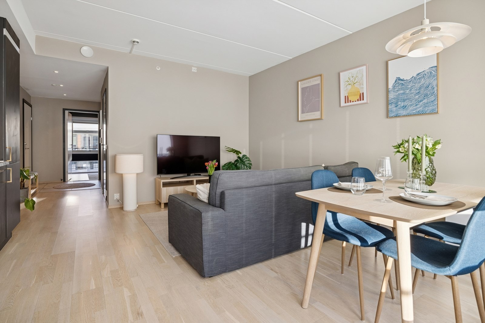 Malt i en dus og moderne farge som skaper en behagelig atmosfære. Galleribilde