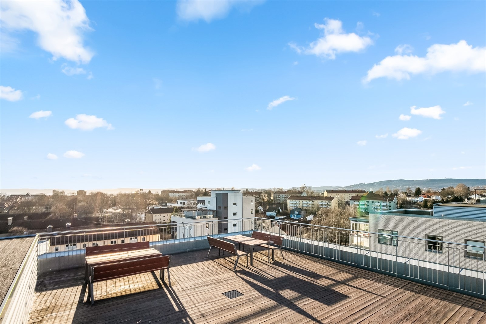 Bygget har en herlig takterrasse med hyggelig utsikt! Galleribilde