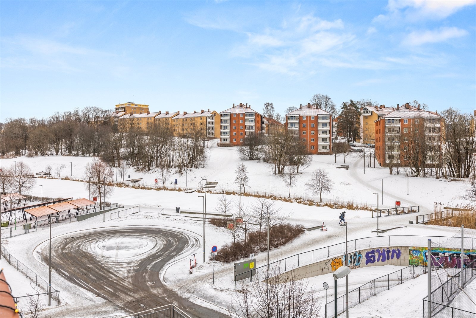 Området byr på et bredt servicetilbud, gode kollektivforbindelser og store grøntområder i umiddelbar nærhet. Galleribilde
