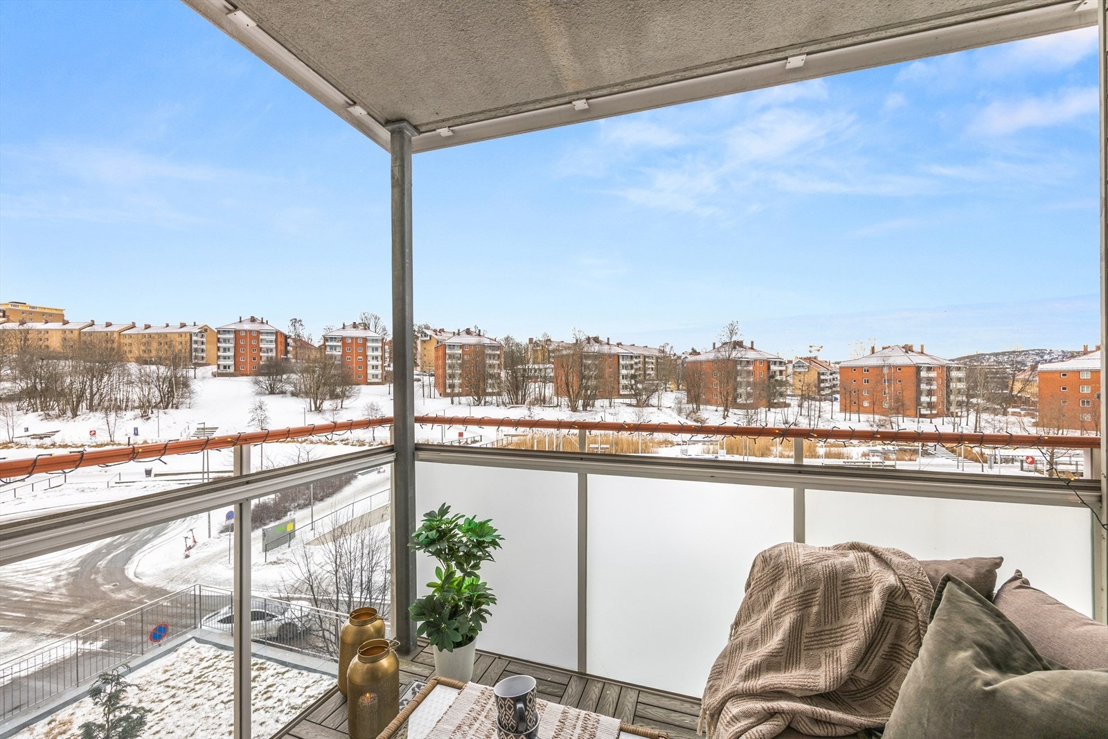 Leiligheten har utgang til en sydøstvendt balkong på ca. 6 m² - perfekt for hyggelige stunder utendørs. Galleribilde