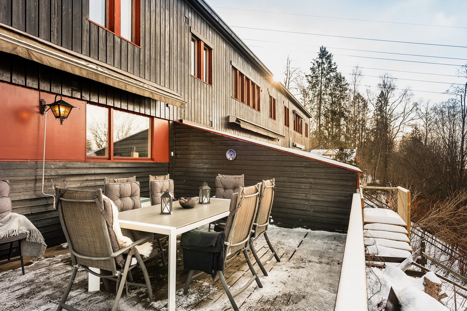 Terrassen ligger skjermet til med vestvendt beliggenhet. Galleribilde