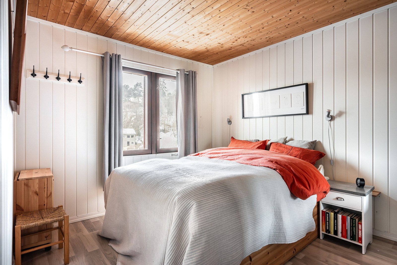 Hovedsoverommet er romslig og lyst. Galleribilde