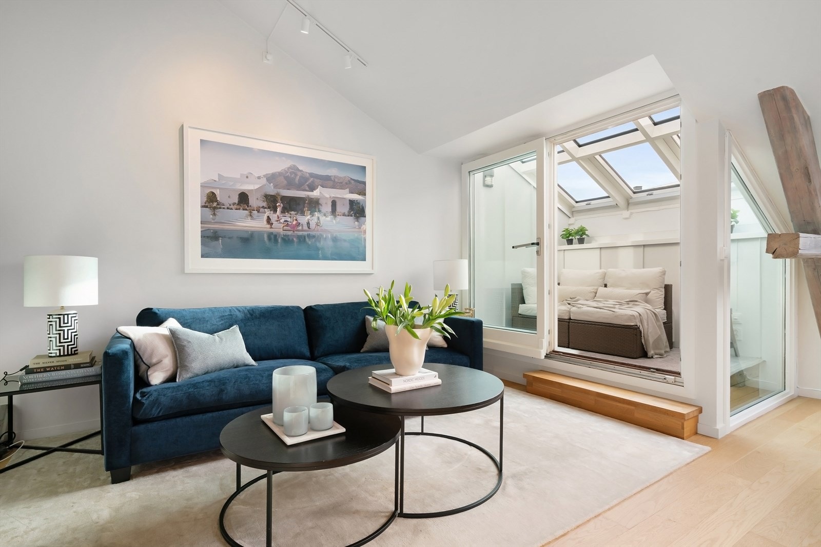 Her er det god plass til sofagruppe med tilhørende møblement. Galleribilde