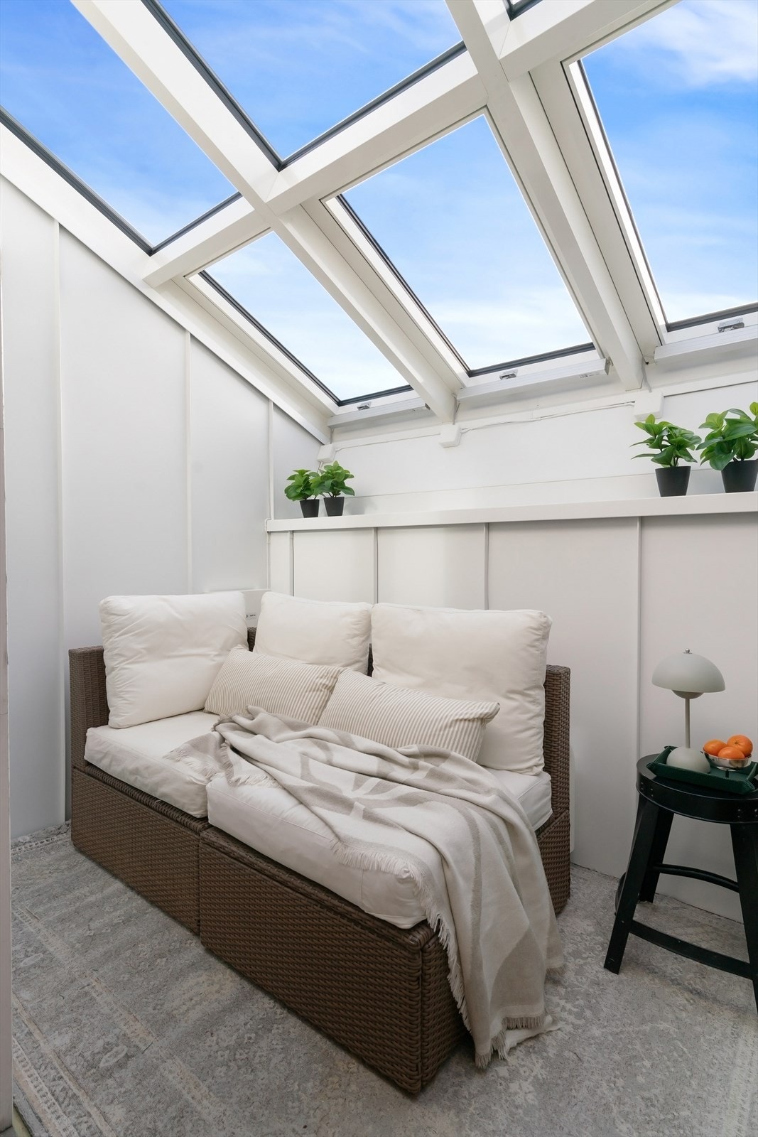 Hele terrassen er renovert og innbygd i 2024 i regi av sameiet. Galleribilde