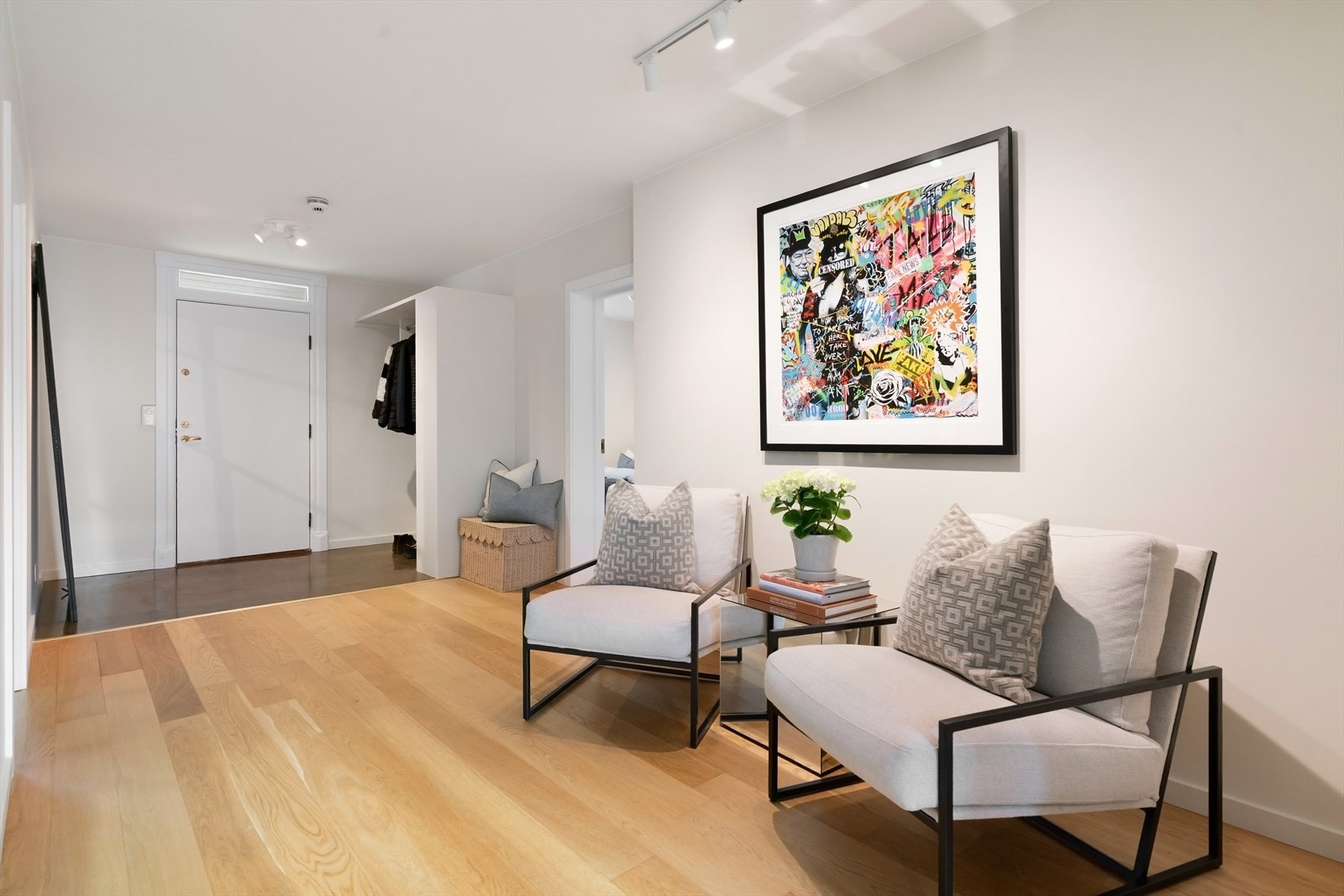 Romslig og innbydende entré. Galleribilde